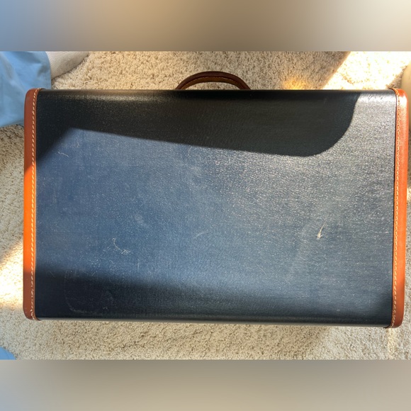 Gorgeous 💙🤎 Vintage Navy Leather Trimmed Trim Suitcase Navy Silk Lining KEY!! - Picture 7 of 15